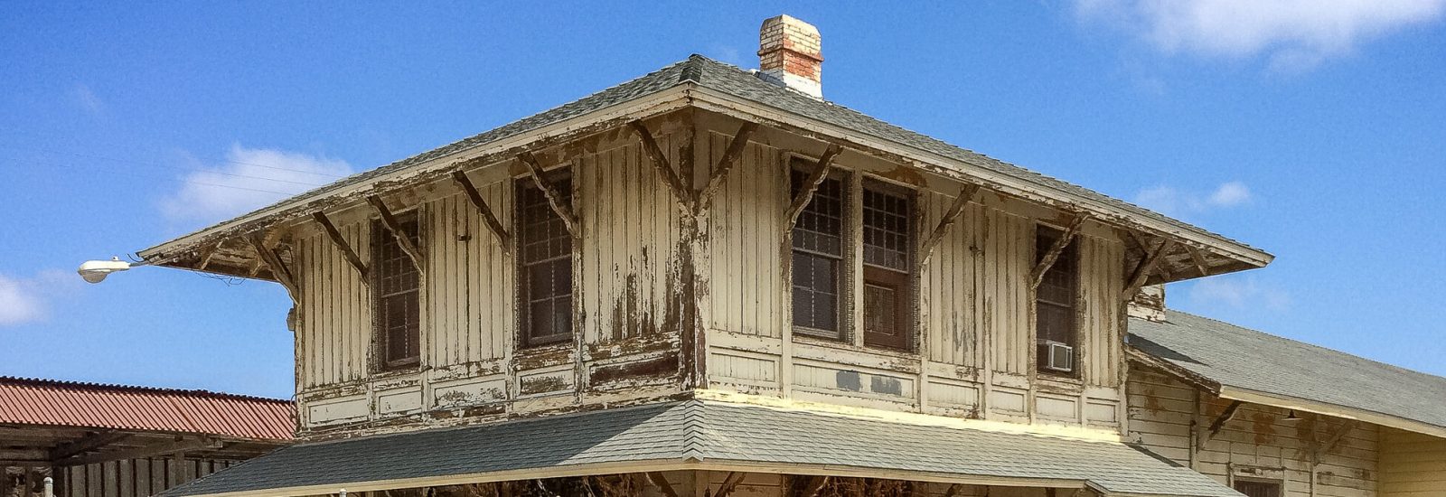 Saticoy Southern Pacific Railroad Depot, vacant and worn-down building.